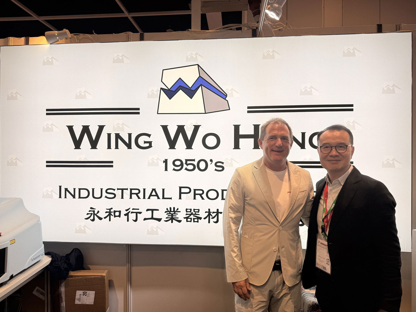 Messestand von Wing Wo Hong HK auf der Jewellery & Gem World in Hongkong