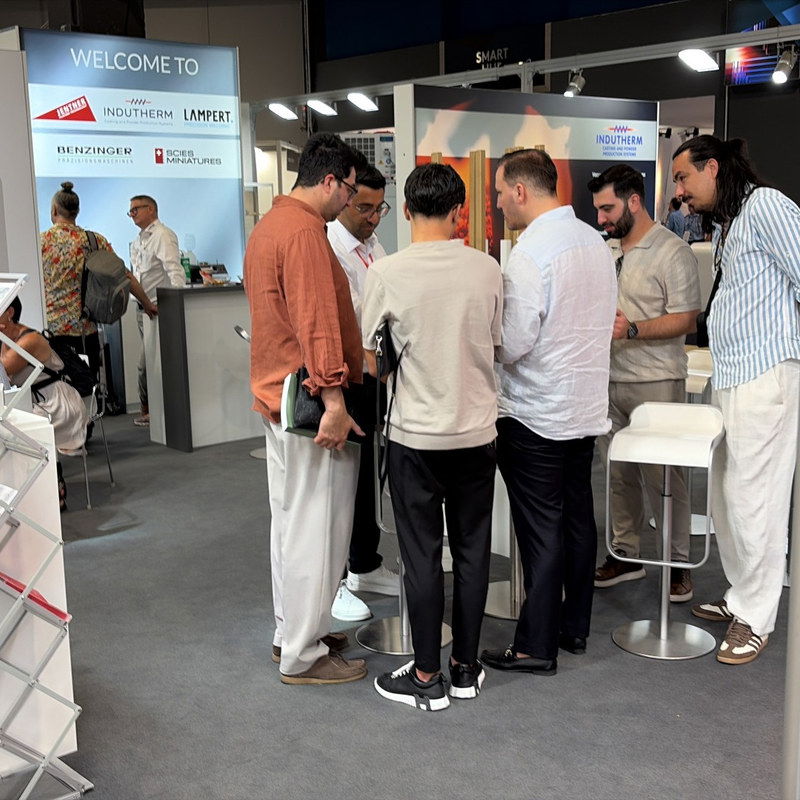 Besucher am Messestand von Jentner Plating Technology auf der T.Gold 2026